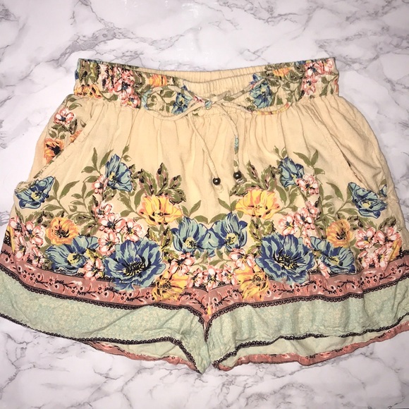 Francesca’s Blue Rain Hawkins Border Floral Shorts - Picture 1 of 8